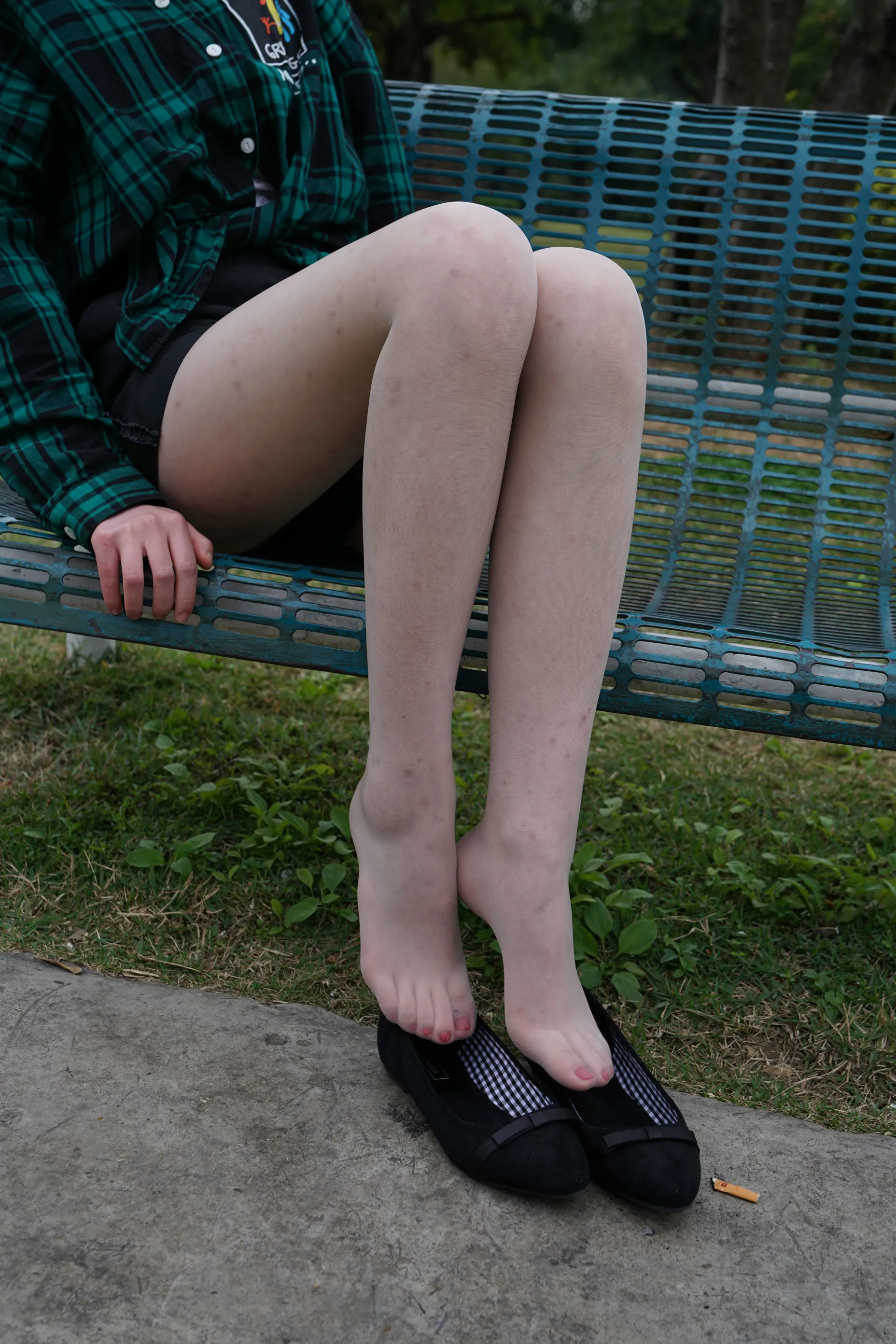 [Mzsock] NO.022 Xiao Zhang picks up a conversation with a high school student in the park and takes a direct shot of his silken feet street photography#[58P]-1