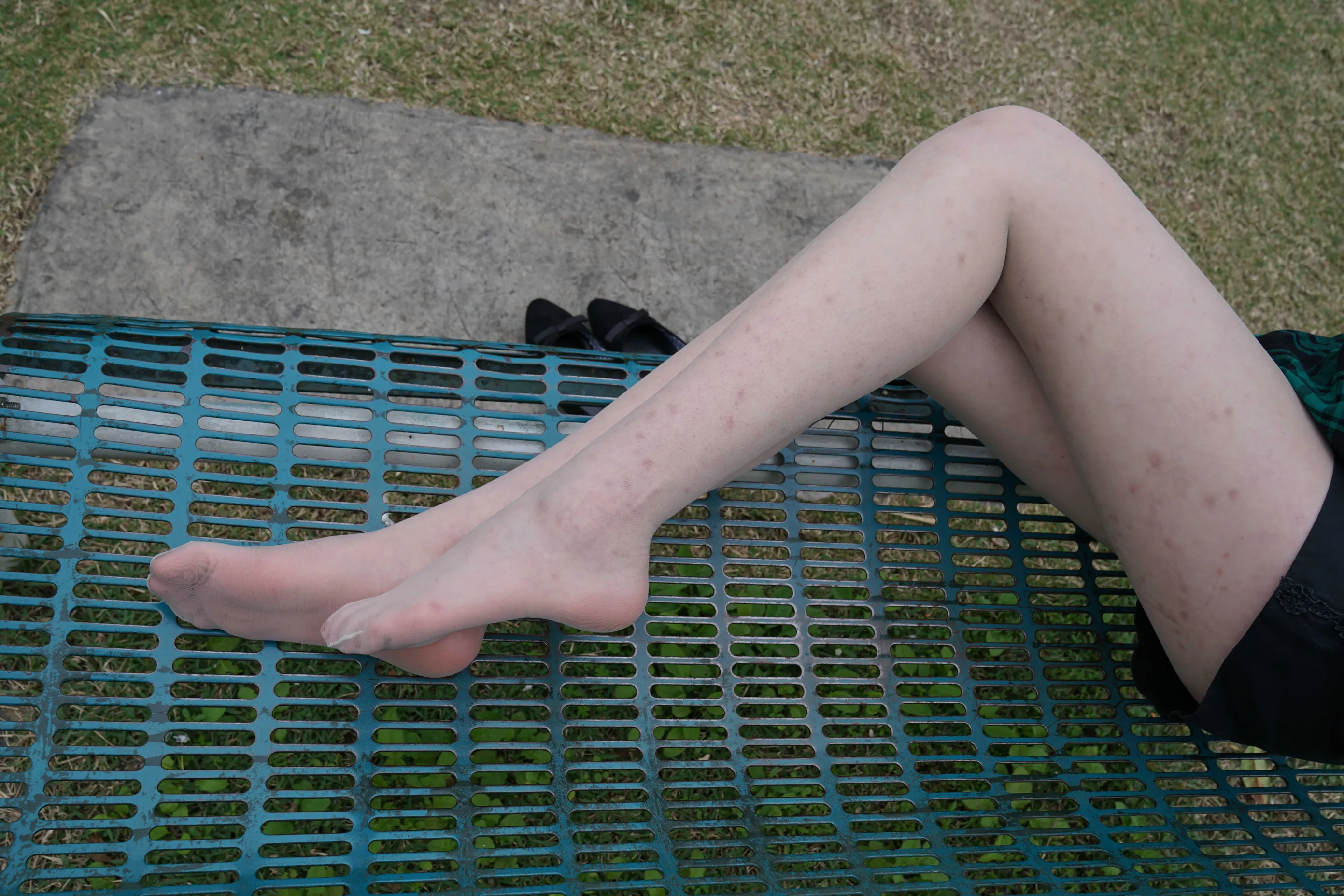 [Mzsock] NO.022 Xiao Zhang picks up a conversation with a high school student in the park and takes a direct shot of his silken feet street photography#[58P]-2