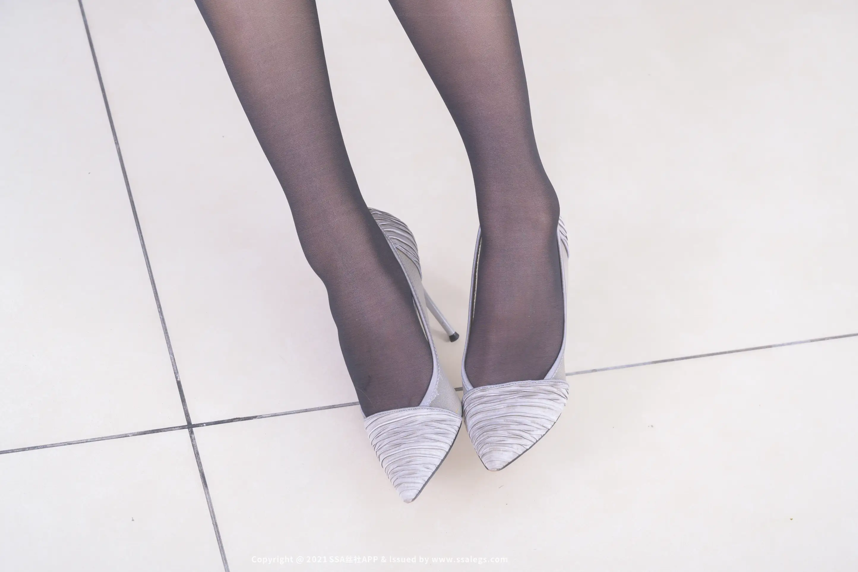 [Mzsock] NO.718 Model Amateur’s Beautiful Feet in Langsha Black Stockings (Part 1) silk club#[119P]-1