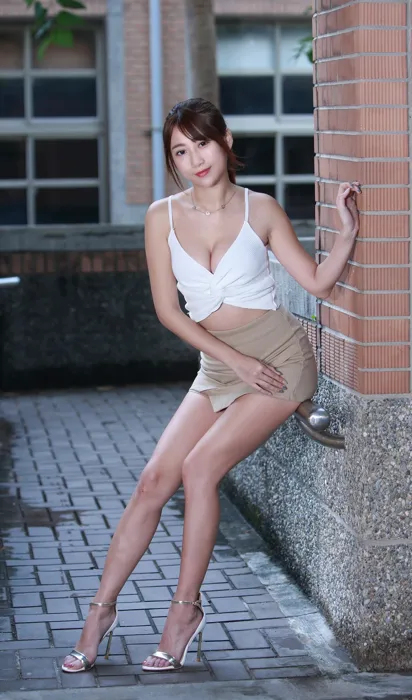 [Mzsock] NO.108 Zhang Jiating, belly-revealing shorts with suspenders, high heels and beautiful legs, outdoor shot street photography#[52P]-3